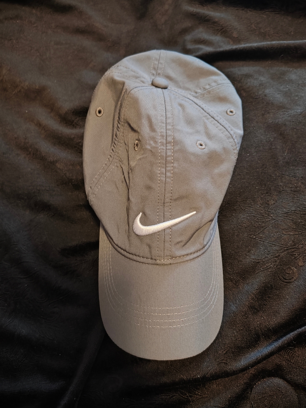 Nike Men's Gray Swoosh Baseball Cap